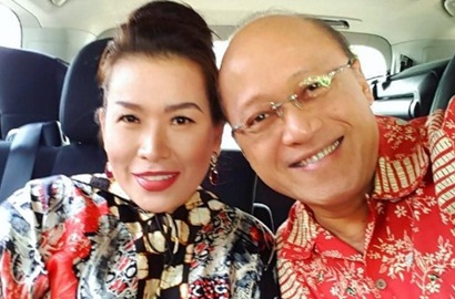 Tak Mau Ketinggalan, Mario Teguh Pamer Jenguk Julia Perez ke RS