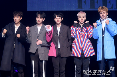 Kalahkan GOT7 cs, Debut Highlight Sukses Menang Perdana di 'The Show'