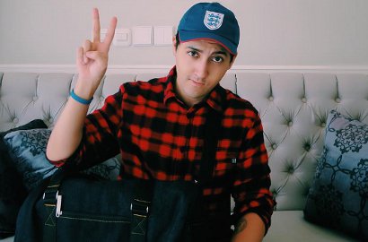 Live di Instagram, Aaron Ashab Asyik 'Mesum' Bareng Pacar?