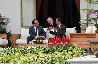 Kunjungi Istana, Presiden Hollande dan Jokowi Santai Berbicang di Beranda