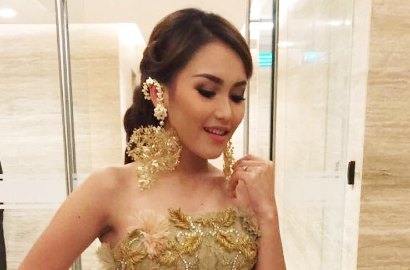Pakai Gaun Merah, Ayu Ting Ting Diledek Tiru Foto Geng Nia Ramadhani dan Jedar