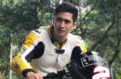 Tanpa Stuntman, Kerennya Pukulan Verrell Bramasta di 'Anak Sekolahan' Bikin Helm Rusak