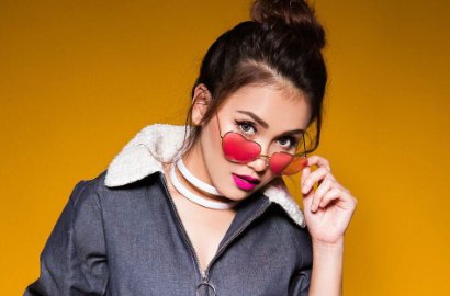 Ayu Ting Ting Bersandar Manja di Bahu 'Pria Tampan', Netter: Semoga Berjodoh
