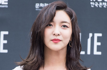 Makin Berani, Seksinya Luna Umbar Belahan Dada di Foto Baru