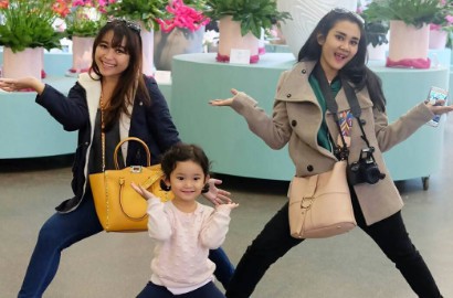 Adik Pamer Perut Buncit di Amsterdam, Ayah Ayu Ting Ting Disindir Munafik