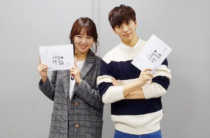Cantiknya Jin Ki Joo 'Moon Lovers' Ceria Baca Naskah Drama Bareng Hongbin VIXX