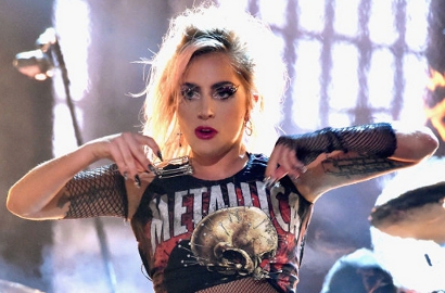 Tulang Pinggul Patah, Lady GaGa Ungkap Penderitaan Menahunnya