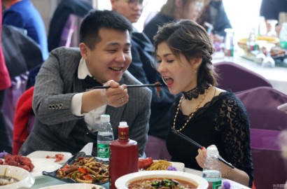 Kisah Bule Cantik Rusia Nikah dengan Penambang Miskin Tak Punya Rumah