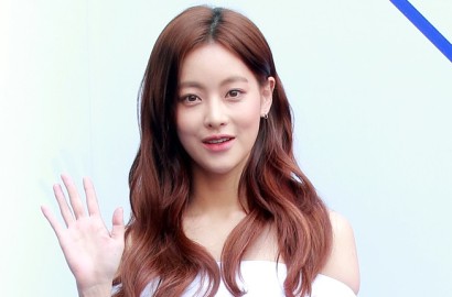 Santai Pakai Make Up Tipis, Ramahnya Oh Yeon Seo Sapa Fans Saat Tiba di Bali