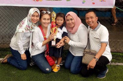 FOTO: Ala Keluarga Belanda, Asyiknya Liburan Keluarga Rozak Meski Tanpa Ayu Ting Ting