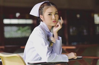 Cantik Bak Bidadari, Perawat Thailand Ini Bikin Netizen Penasaran