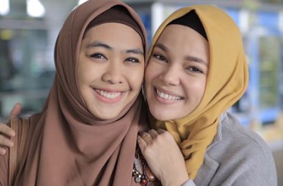 Misi Mulia, Oki Setiana Dewi dan Dewi Sandra Galang Dana Bangun Masjid di Spanyol
