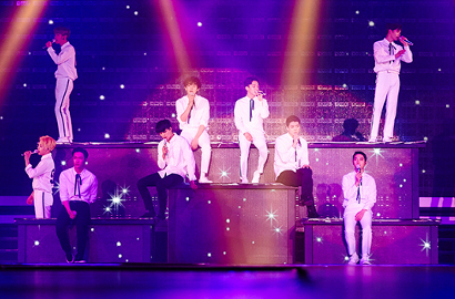 Rayakan Anniversary Ke-5 EXO, Fans Sewa Semua Papan Iklan di Times Square