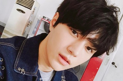 Ganteng Pakai Hanbok Raja Joseon, L Infinite Antusias Sapa Fans 'Ruler'