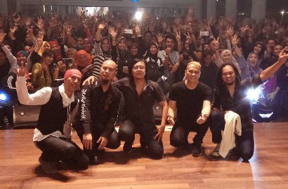 Rajin Manggung Bareng, Ahmad Dhani Rayu Ari Lasso Balik Jadi Vokalis Dewa 19?