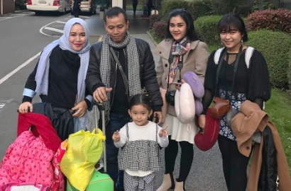 Ayu Ting Ting Disindir Tak Akui Adik, Syifa Baper Dibully Soal Foto Menara Eiffel