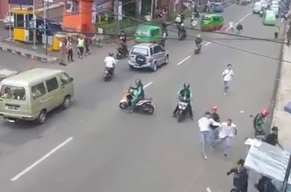 Bak Film Hollywood, Begini Kisah Heroik Pengemudi Ojek Online Bubarkan Tawuran Pelajar