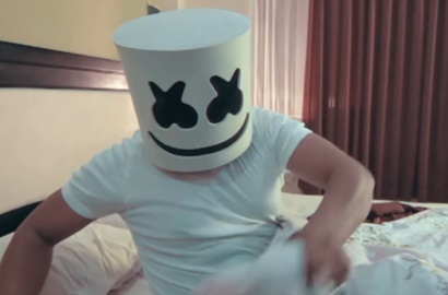 Berani Beda, Polisi Ini Bikin Iklan Kreatif Pakai Topeng ala DJ Marsmallow