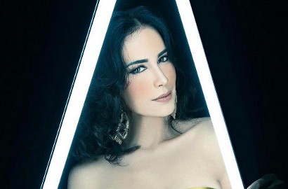 Pamer Cincin Cantik di Jari Manis, Sophia Latjuba Tunangan dengan Ariel NOAH?