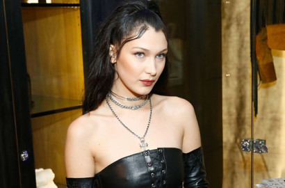 Liburan di Meksiko, Bella Hadid Umbar Pose-Pose Sensual