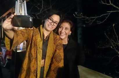 Susi Pudjiastuti Cubit Menkeu Sri Mulyani, Netter Memuji Kemesraan Mereka