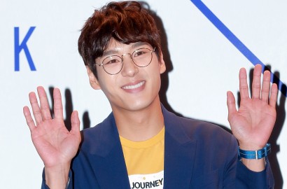 Rival Yoo Ah In, Kwak Si Yang Pasang Wajah Judes di 'Chicago Typewriter'