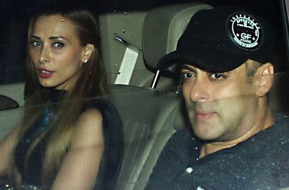 Tak Hanya Foto, Intip Video Viral Momen Mesra Salman Khan dan Iulia Vantur