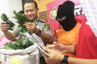 Ala Dimas Kanjeng, Kanjeng Asi Tipu Jamaah Dengan Uang Ditukar Daun