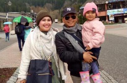 Liburan ke Jerman, Ayah dan Ibu Ayu Ting Ting Foto Romantis Ala Habibie-Ainun