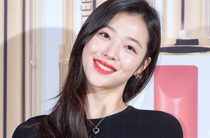 Muncul Perdana Usai Putus dari Choiza, Sulli Ceria Pamer Punggung Seksi