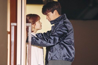 Duduk Berdua, Park Bo Young-Hyungsik Romantis Piknik di 'Strong Woman'?