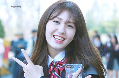 Simpan Foto Peserta 'Produce 101' di Dompet, Somi Digoda Habis-Habisan