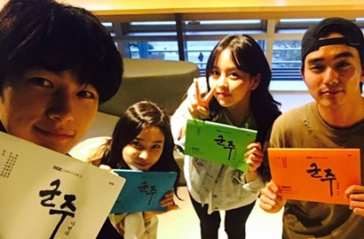'Ruler' Bocorkan Suasana Baca Naskah, Cantiknya Kim So Hyun Bikin Terpukau