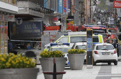 Warga Berlarian, Beredar Video Ngeri Truk Melaju Kencang Saat Serangan Stockholm