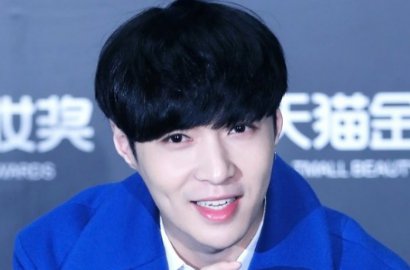 Lagi-Lagi Tolak Hadiah Fans, Lay Malah Dipuji Bak Malaikat