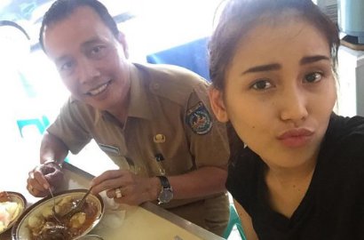 Super Kocak, Goyangan Ayah Ayu Ting Ting di Video Ini Jadi Sorotan