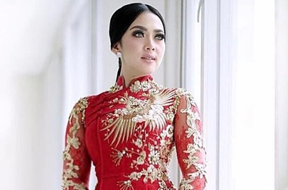 Tak Kapok, Syahrini Kembali Unggah Foto Berhijab Tapi Pakai Celana Super Ketat