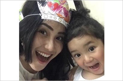 Bareng Keluarga Liburan ke Eropa, Ayu Ting Ting Sengaja Larikan Bilqis dari Enji?