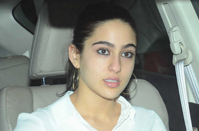 Tak Ingin Seperti Kareena, Ibunda Larang Sara Ali Khan Debut Pakai Bikini