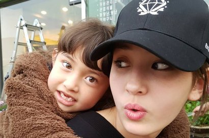 Cantik Bak Boneka, Netter Kembali Kagumi Kecantikan Adik Jeon Somi