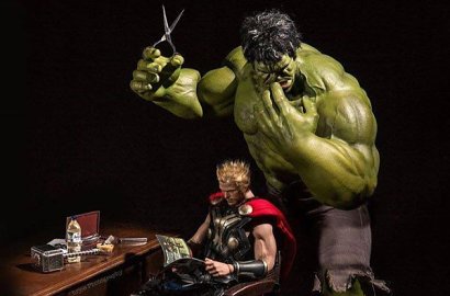 Bikin Foto Mainan Hulk-Thor, Fotografer Indonesia Ini Diretweet Mark Ruffalo