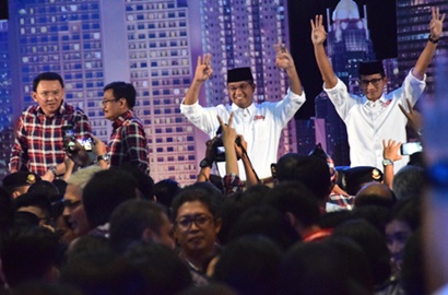 Jelang Pilgub Putaran Dua, Anies-Sandi Ungguli Ahok-Djarot 1 Persen