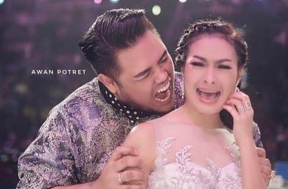 Iis Dahlia Dipeluk Mesra Ivan Gunawan Lagi, Netter: Suaminya Nggak Marah?