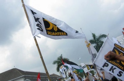 Gempar, Selingkuhan di 'Mobil Goyang' Politikus PKS