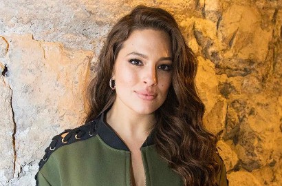 Dibully Pas Usia 10 Tahun, Wanita Ini Kini Berubah Jadi Super Model