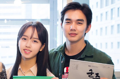 Yoo Seung Ho-Kim So Hyun Gantian Gendong Anak Anjing di BTS 'Ruler' Bikin Gemes