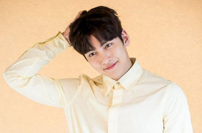Tak Sabar, Ji Chang Wook Sampai Bawa Naskah 'Suspicious Partner' ke Bandara