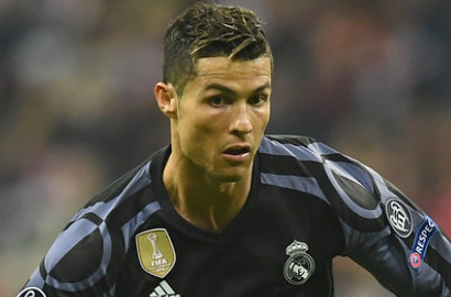 Berita dan Gosip tentang Cristiano Ronaldo. Tulisan 