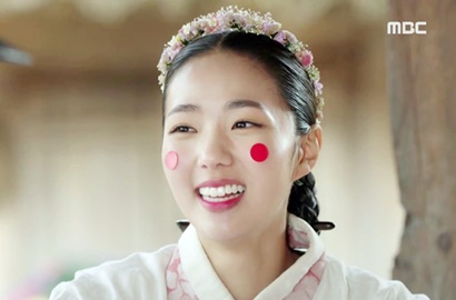 Balaskan Dendam Yoon Kyun Sang, Cantiknya Chae Soo Bin Jadi Gisaeng di 'Rebel'