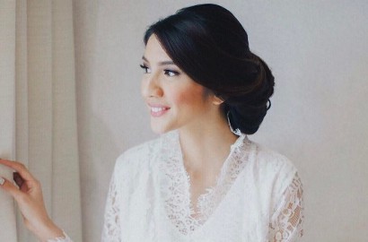 Ciuman di Tepi Laut, Intip Momen Bahagia Pernikahan Acha Sinaga